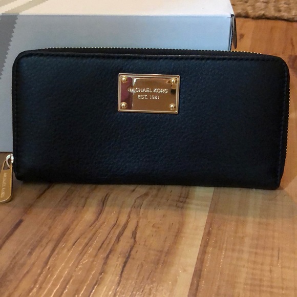 Handbags - Michael kors wallet